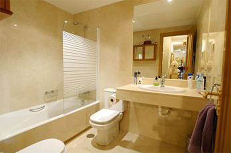 2 bed ground floor apartment for sale | Granados de cabopino bathroom